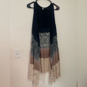 Flowy, navy blue, tan and cream. Beautiful lace detail. size Medium